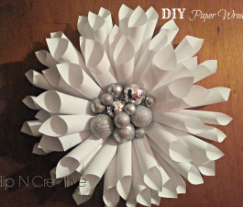 Hip N Creative | DIY Paper Wreath Tutorial