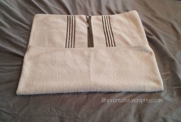 How to Fold a Bath Towel via Hipncreative.wordpress.com