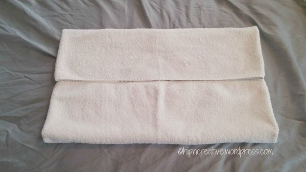 How to Fold a Bath Towel via Hipncreative.wordpress.com